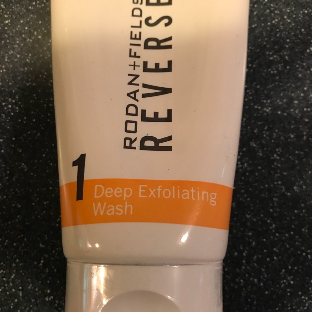 Reverse Exfoliating wash